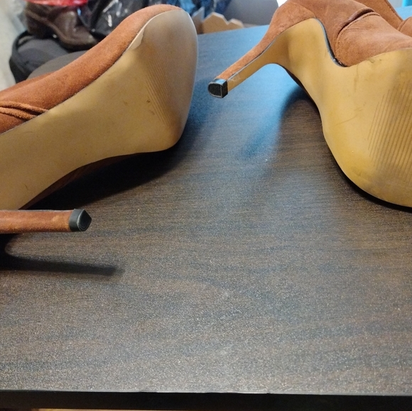 June Ambrose high heeled booties, suede, tan, size 9M. - Picture 6 of 11